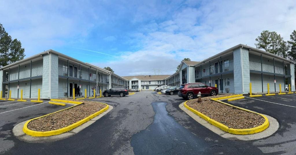 Live In Lodge Lilburn - Main view