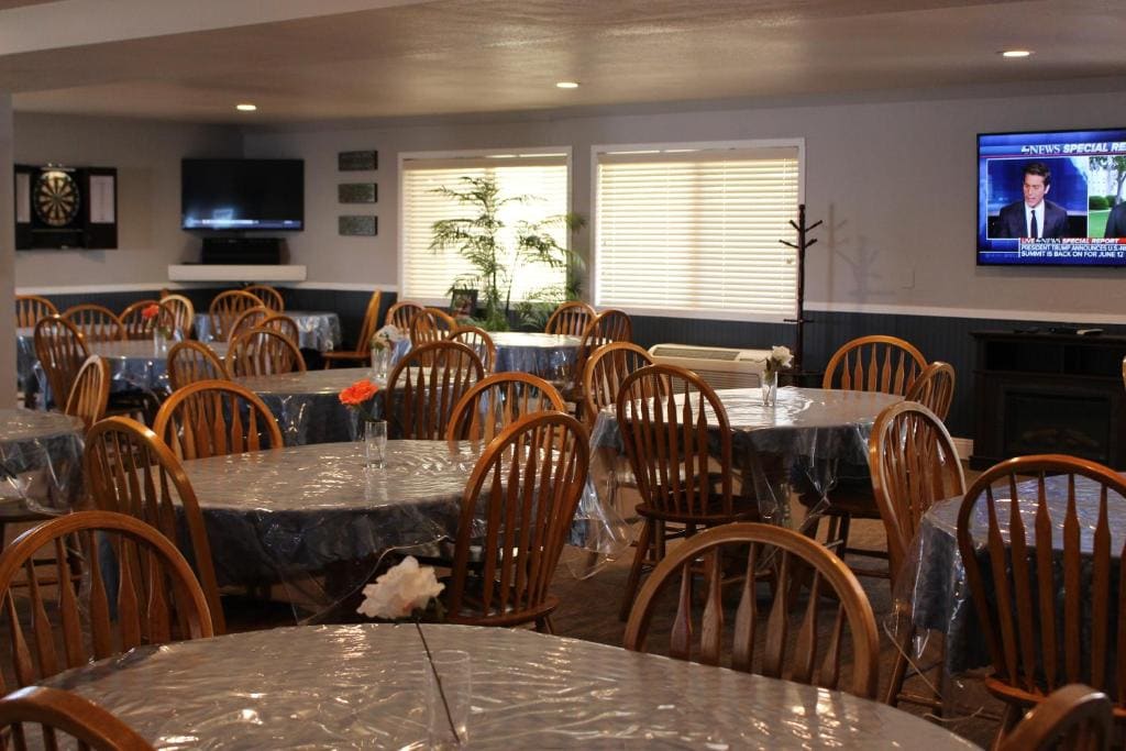 O'Cairns Inn and Suites - View 3