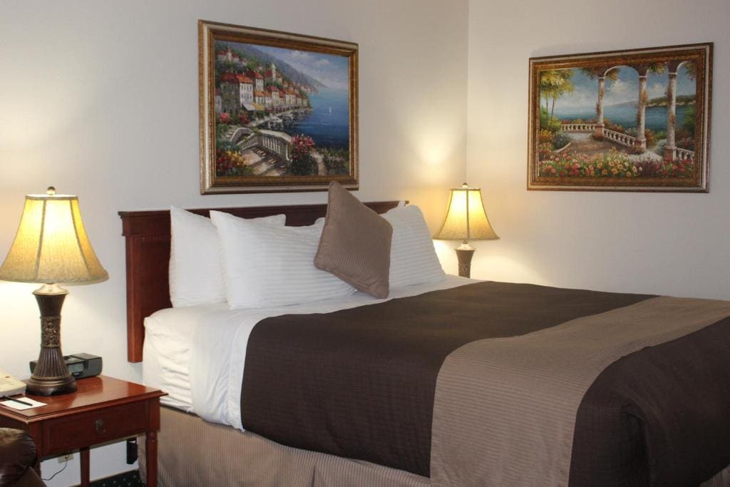 O'Cairns Inn and Suites - View 2