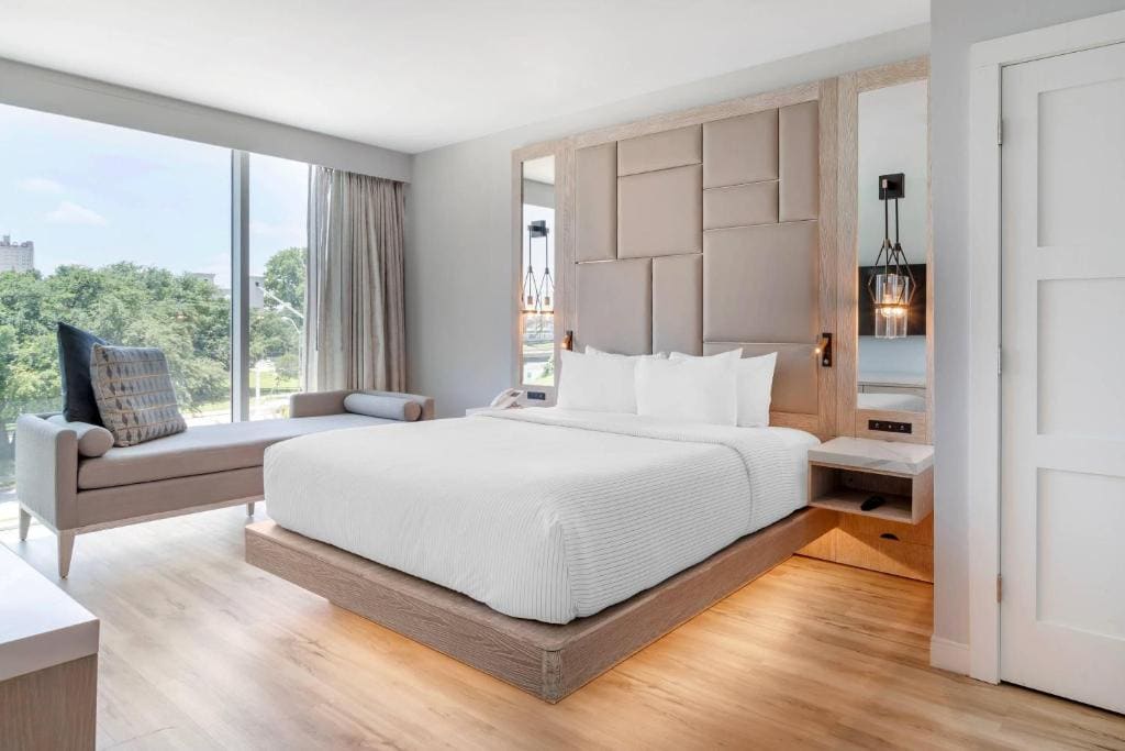 Cambria Hotel Waco University Riverfront - View 2