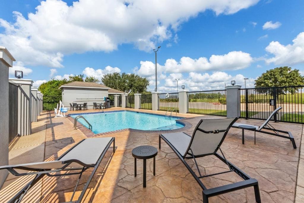 Candlewood Victoria by IHG - View 3