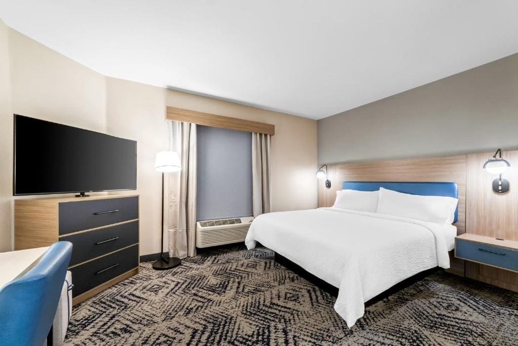 Candlewood Victoria by IHG - View 2