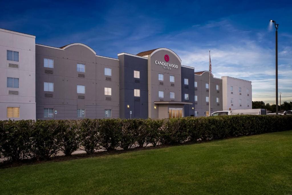 Candlewood Victoria by IHG - Main view