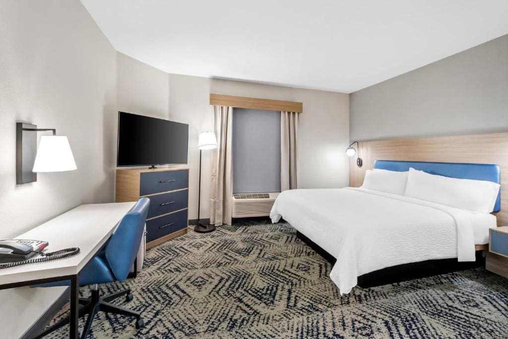 Candlewood Victoria by IHG - View 7