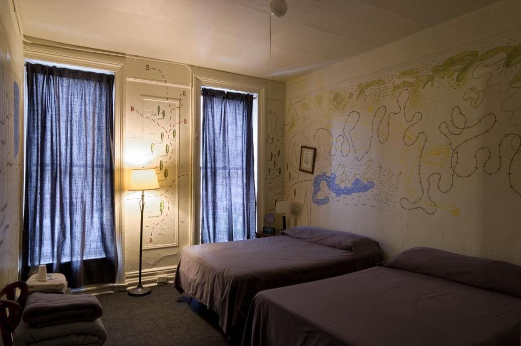 Carlton Arms Hotel - View 2