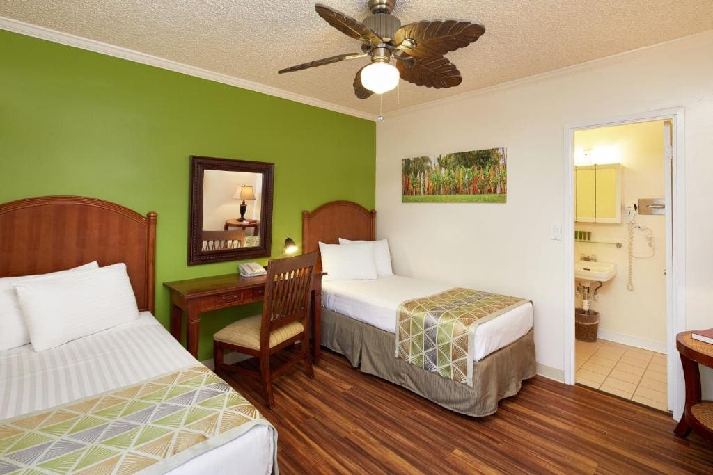 Pacific Marina Inn Airport - View 2