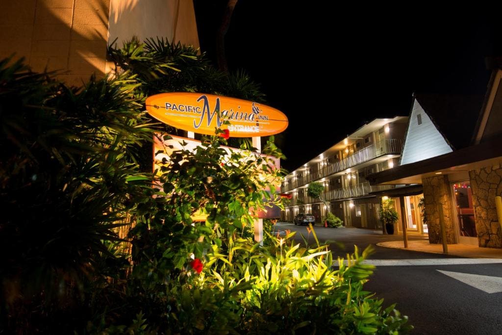 Pacific Marina Inn Airport - Main view