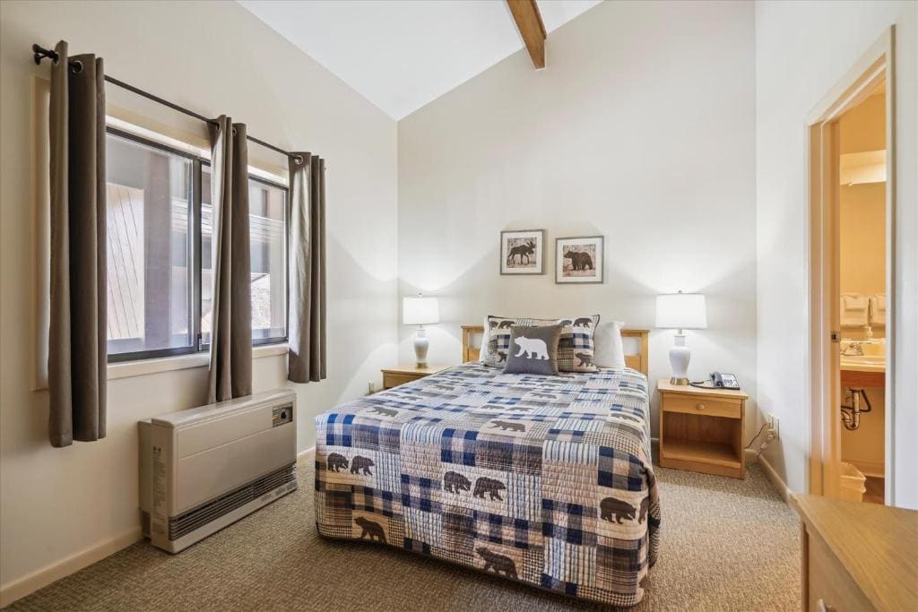 Cedarbrook Queen Suite 202 - View 2