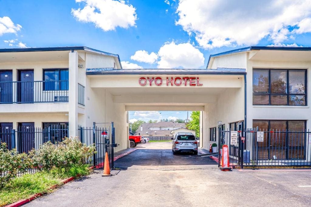 OYO Hotel Houston N Fm-1960 Champions TX - View 5