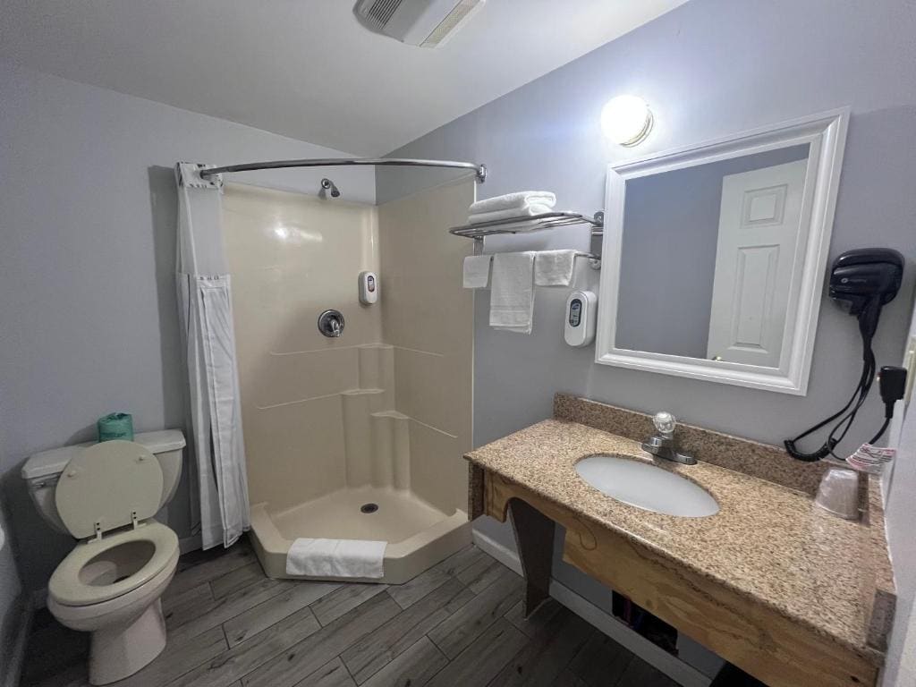 Chaplin Inn & Suites - View 5