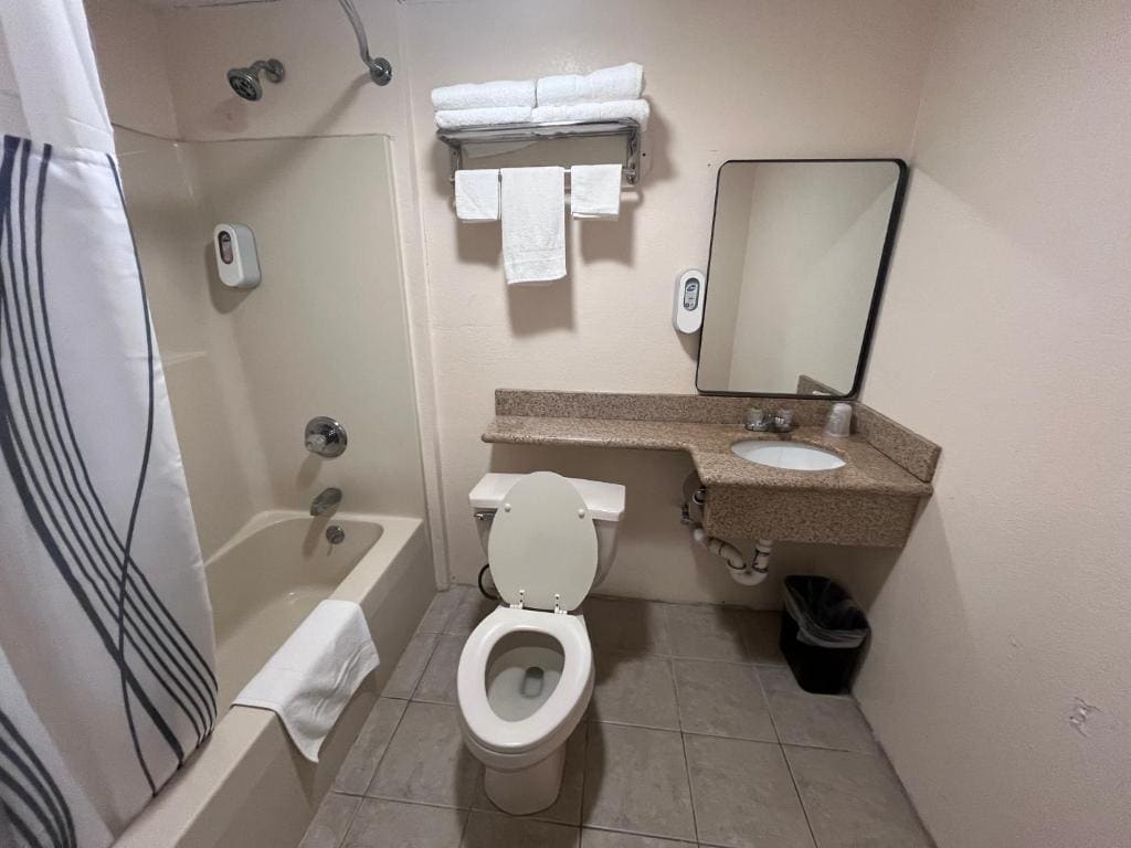 Chaplin Inn & Suites - View 3