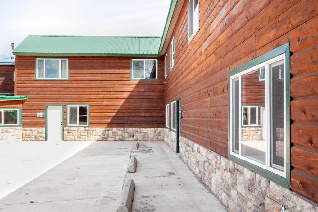Circle R Motel - Main view
