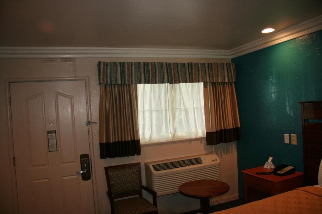 Civic Center Lodge / Lake Merritt BART - View 7