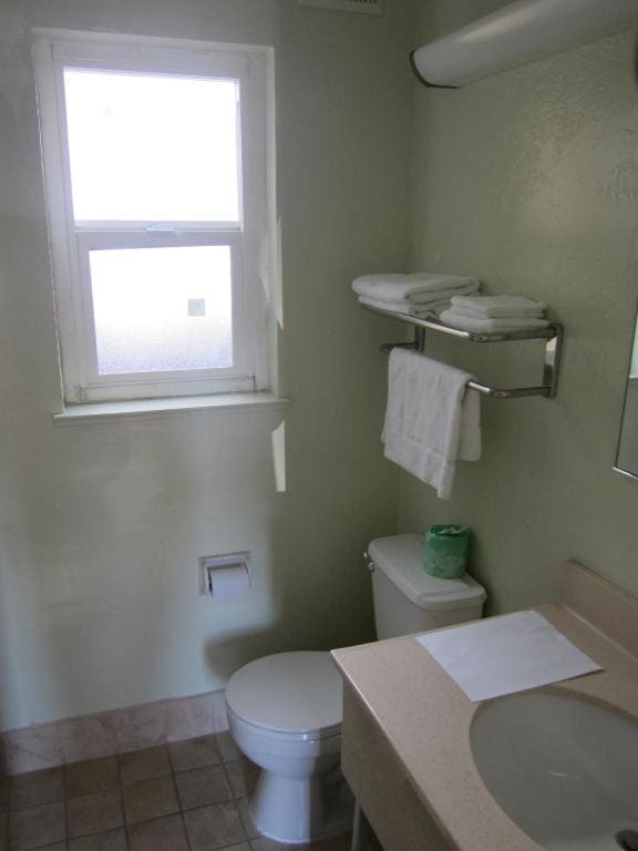 Civic Center Lodge / Lake Merritt BART - View 4