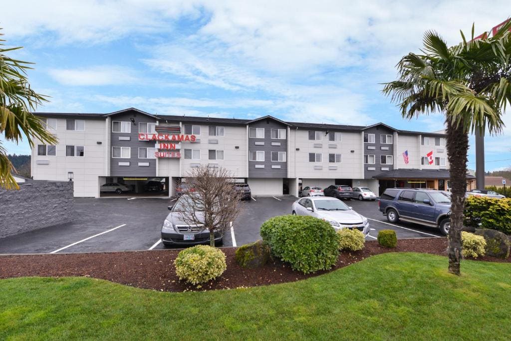 Clackamas Inn and Suites - Main view