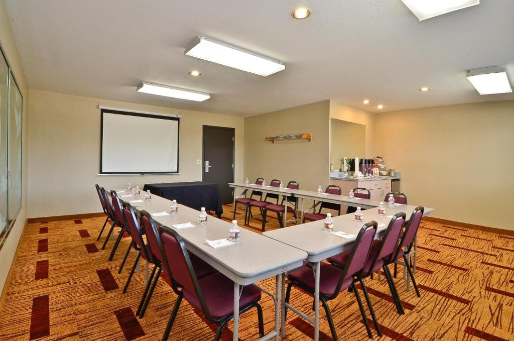 Clackamas Inn and Suites - View 5
