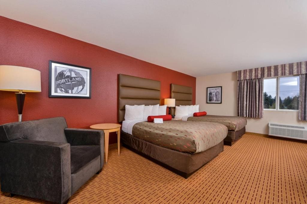 Clackamas Inn and Suites - View 7