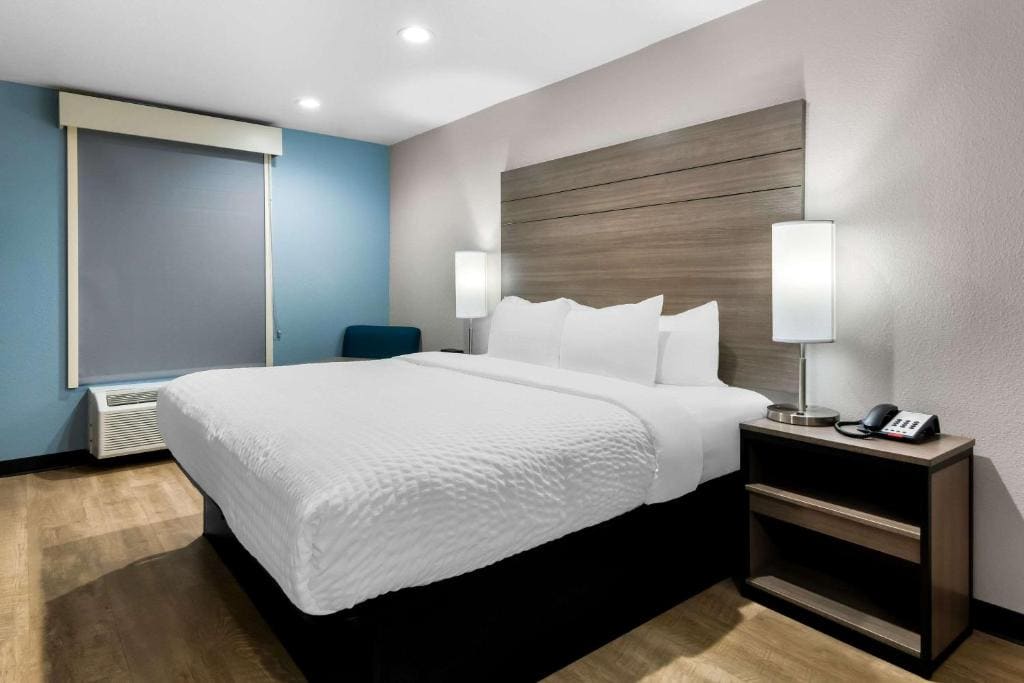 Clarion Pointe Fort Worth East - Arlington - View 6