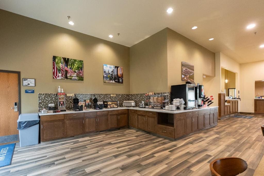 Cobblestone Hotel & Suites-Sheldon - View 3