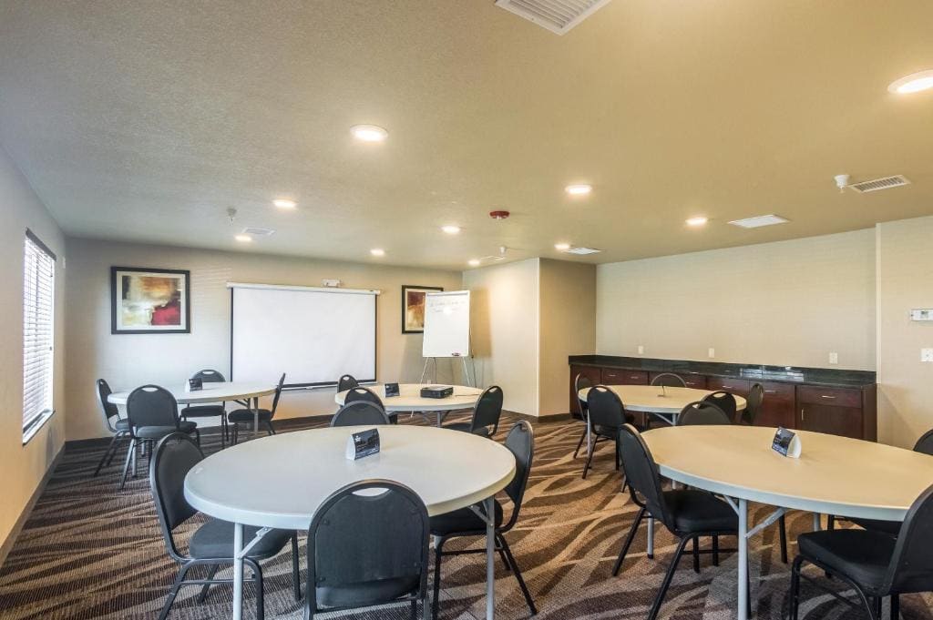 Cobblestone Inn & Suites - Lakin - View 4