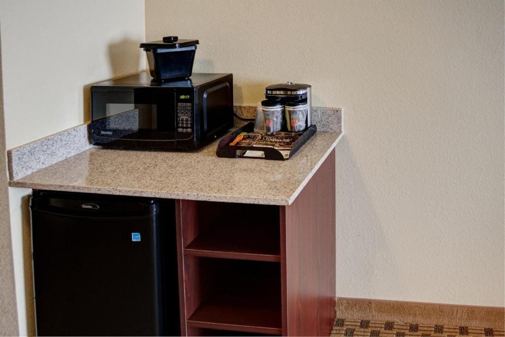 Cobblestone Inn & Suites - Waverly - View 6