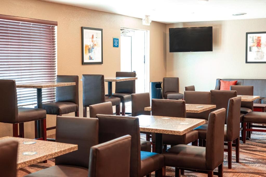 Cobblestone Inn & Suites - Big Lake - View 5