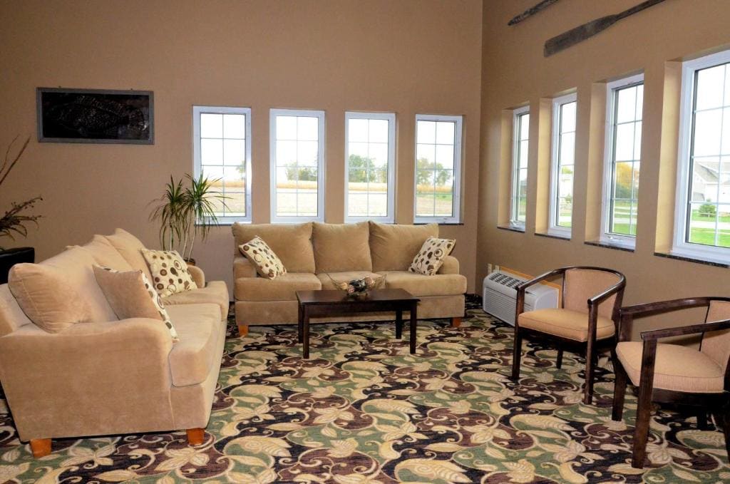 Cobblestone Inn & Suites - Lake View - View 4