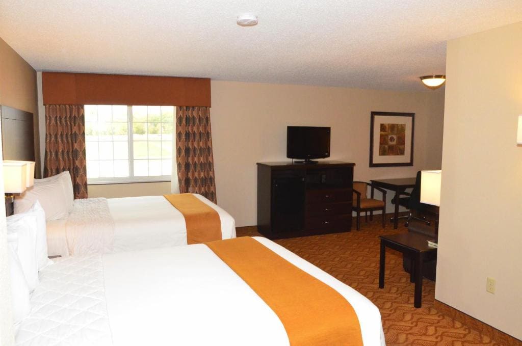 Cobblestone Inn & Suites - Lake View - View 7