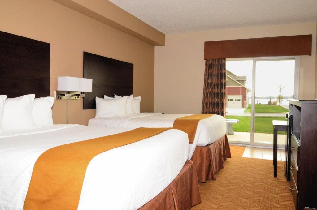 Cobblestone Inn & Suites - Lake View - View 6