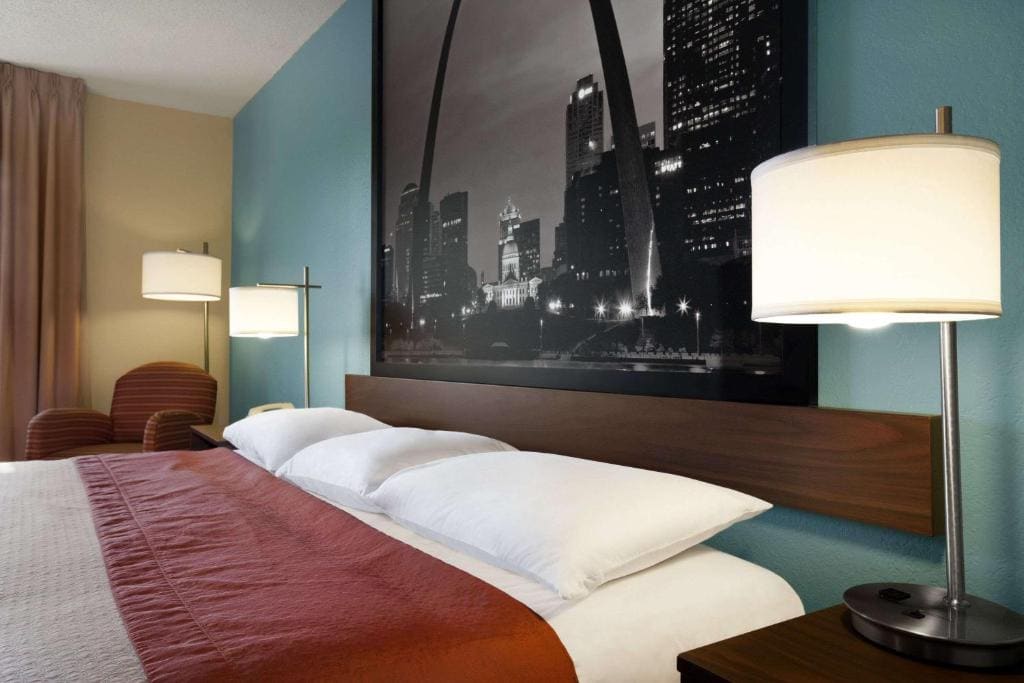 Super 8 by Wyndham Collinsville St. Louis - View 7