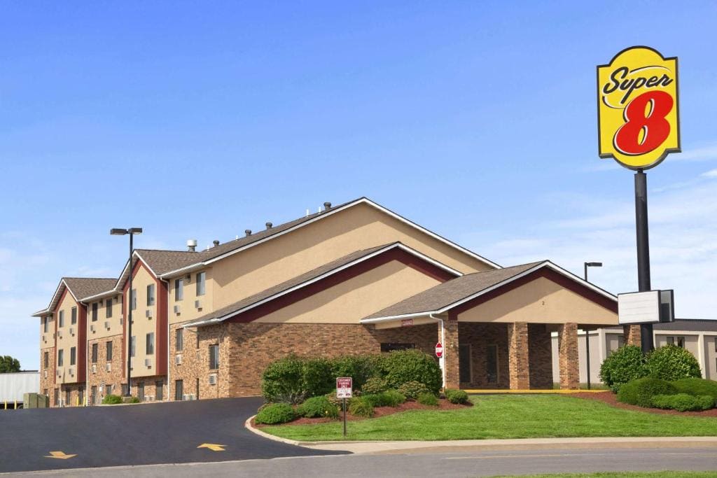 Super 8 by Wyndham Collinsville St. Louis - Main view