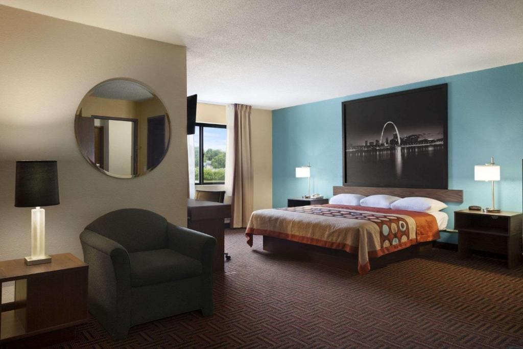 Super 8 by Wyndham Collinsville St. Louis - View 6