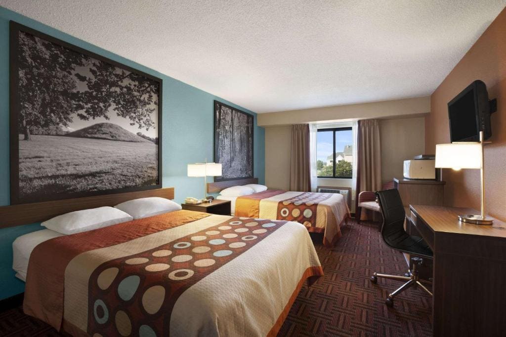 Super 8 by Wyndham Collinsville St. Louis - View 2