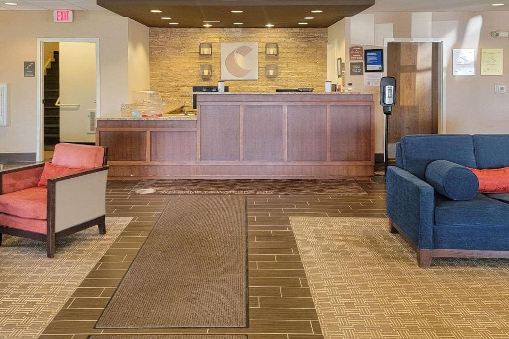 Comfort Inn & Suites Watford City - View 3