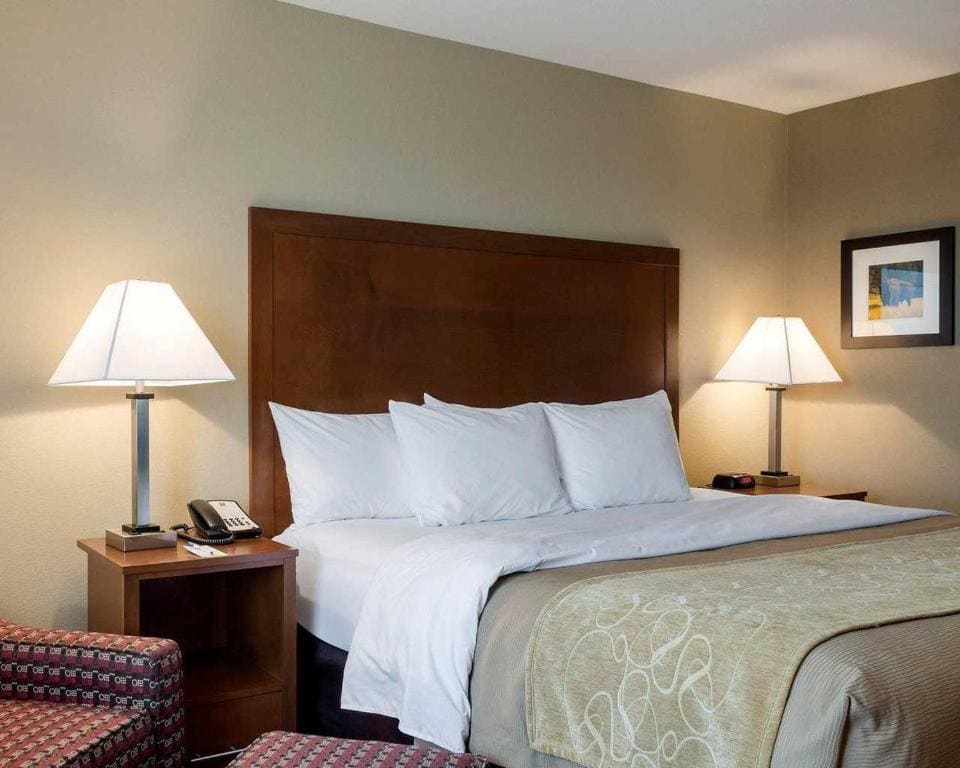 Comfort Inn & Suites Watford City - View 6
