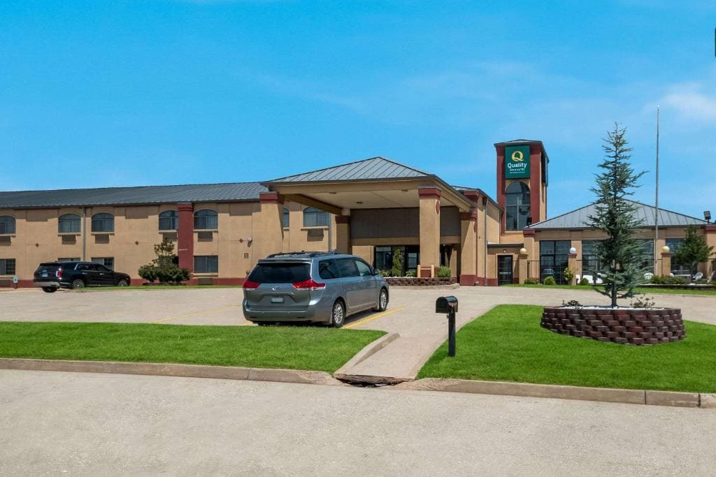 Quality Inn & Suites Oklahoma City North - View 4