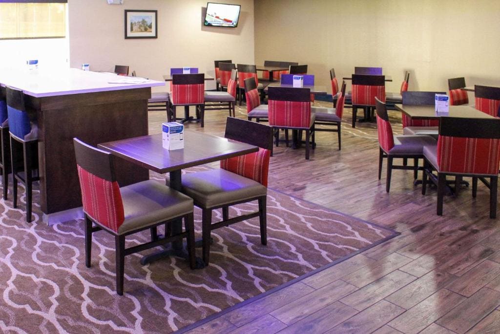 Comfort Inn & Suites Near Six Flags & Medical Center - View 5