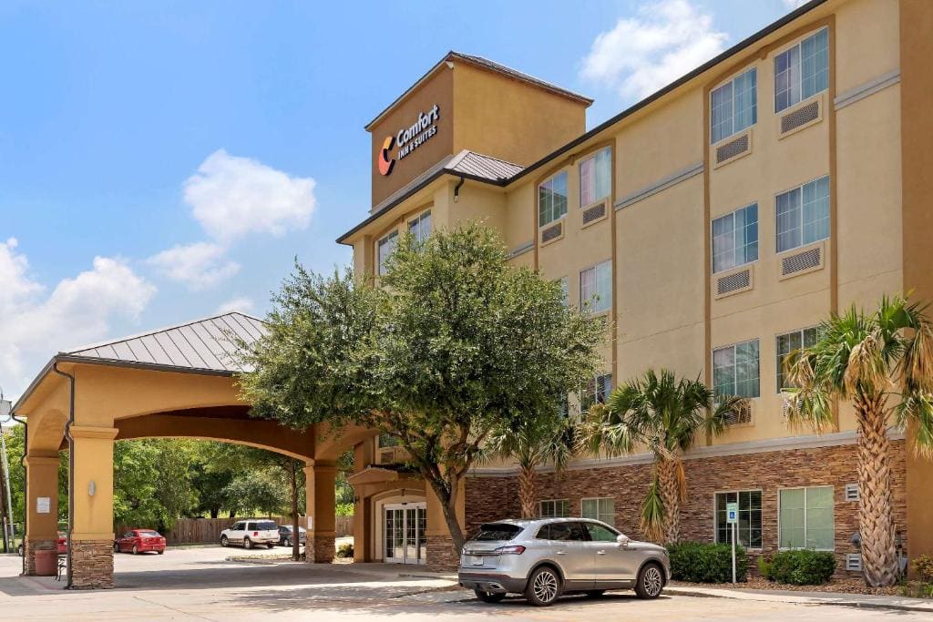 Comfort Inn & Suites Near Six Flags & Medical Center - Main view