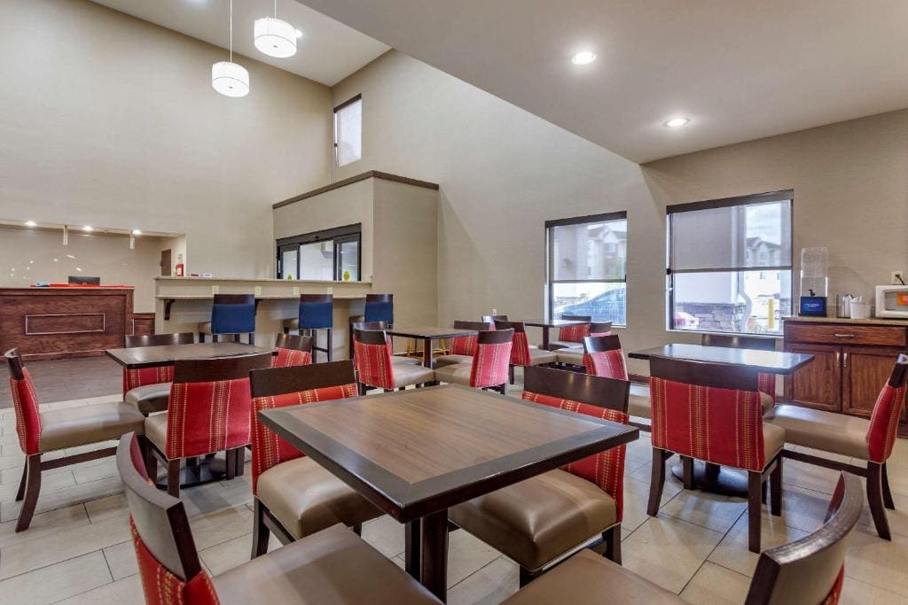 Comfort Suites Cordova - View 4