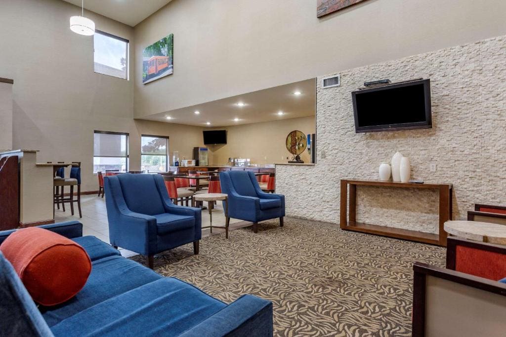 Comfort Suites Cordova - View 3