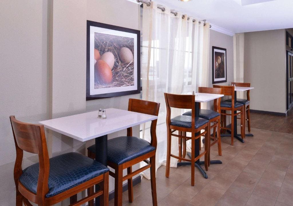 Comfort Suites near Westchase on Beltway 8 - View 3