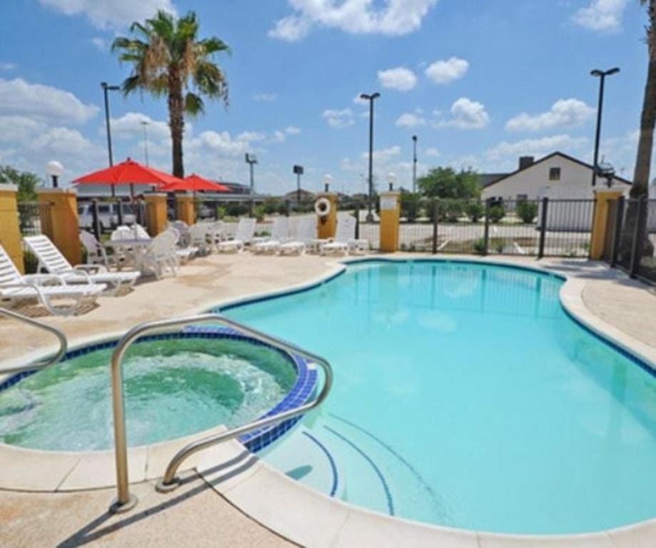 Comfort Suites Shenandoah-The Woodlands - View 3
