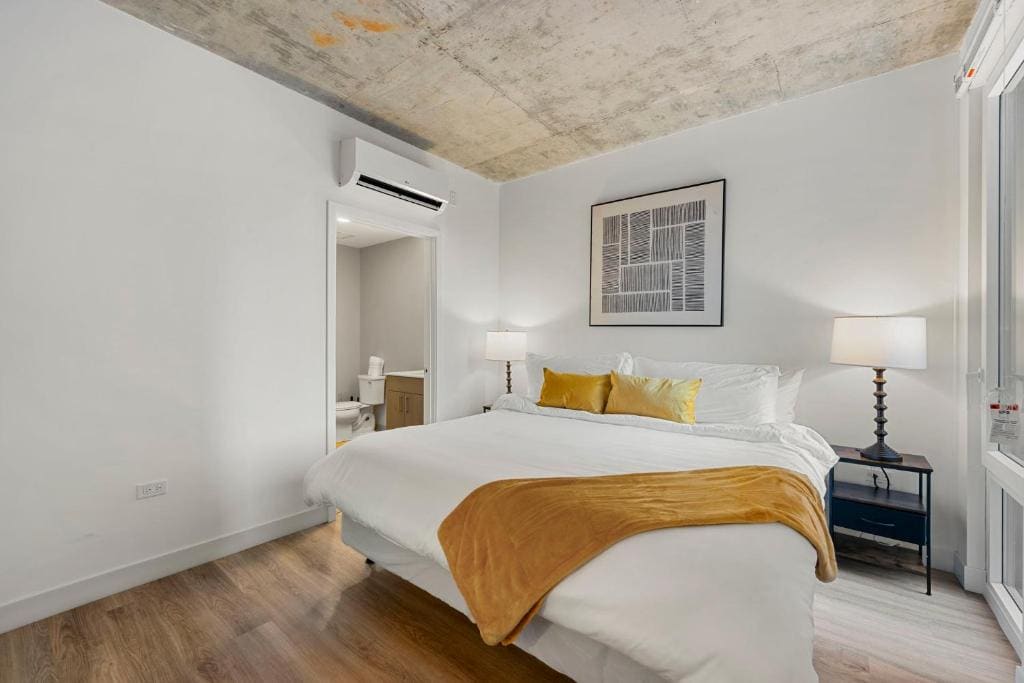 Corporate-Friendly 4BR Stylish & Central - View 2