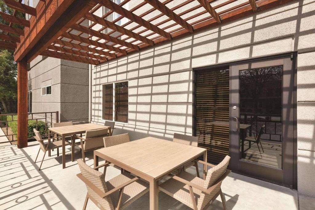 Country Inn & Suites by Radisson, Fresno North, CA - View 4