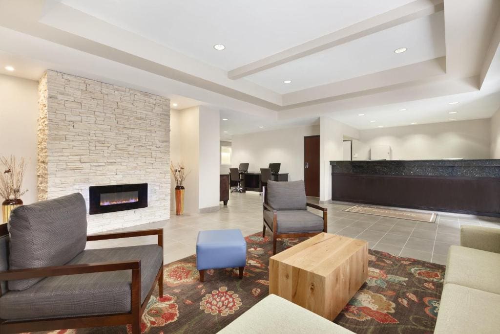 Country Inn & Suites by Radisson, Fresno North, CA - View 3