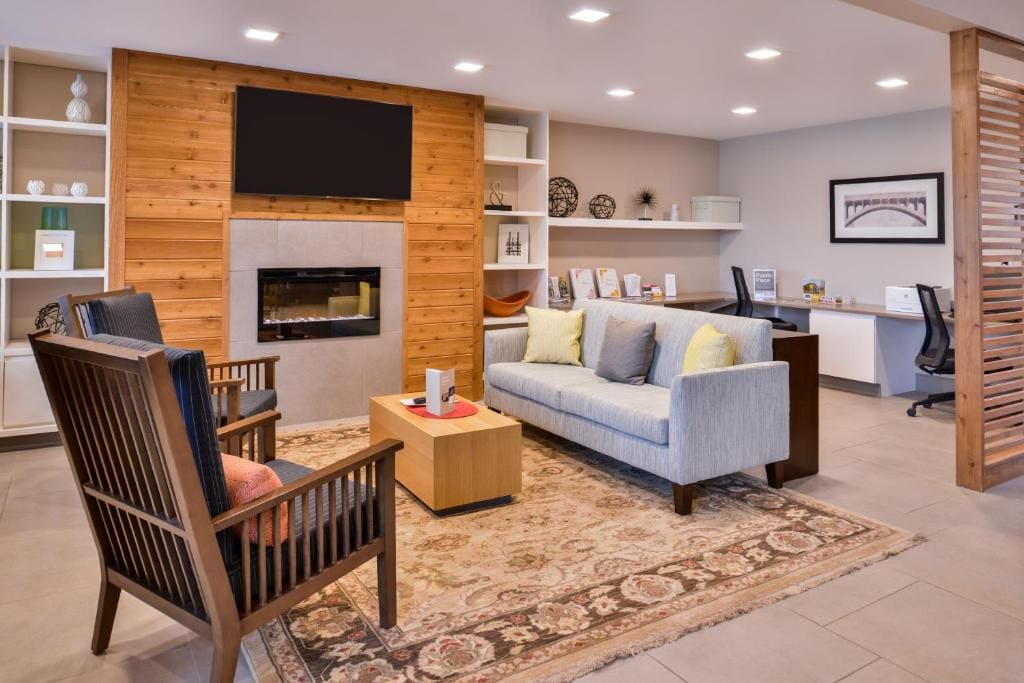 Country Inn & Suites by Radisson, Ft Atkinson, WI - View 4