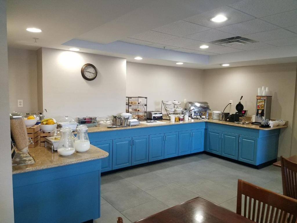 Country Inn & Suites by Radisson, Wytheville, VA - View 3