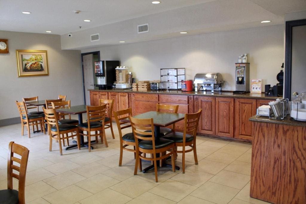 Country Inn & Suites by Radisson, Hot Springs, AR - View 4