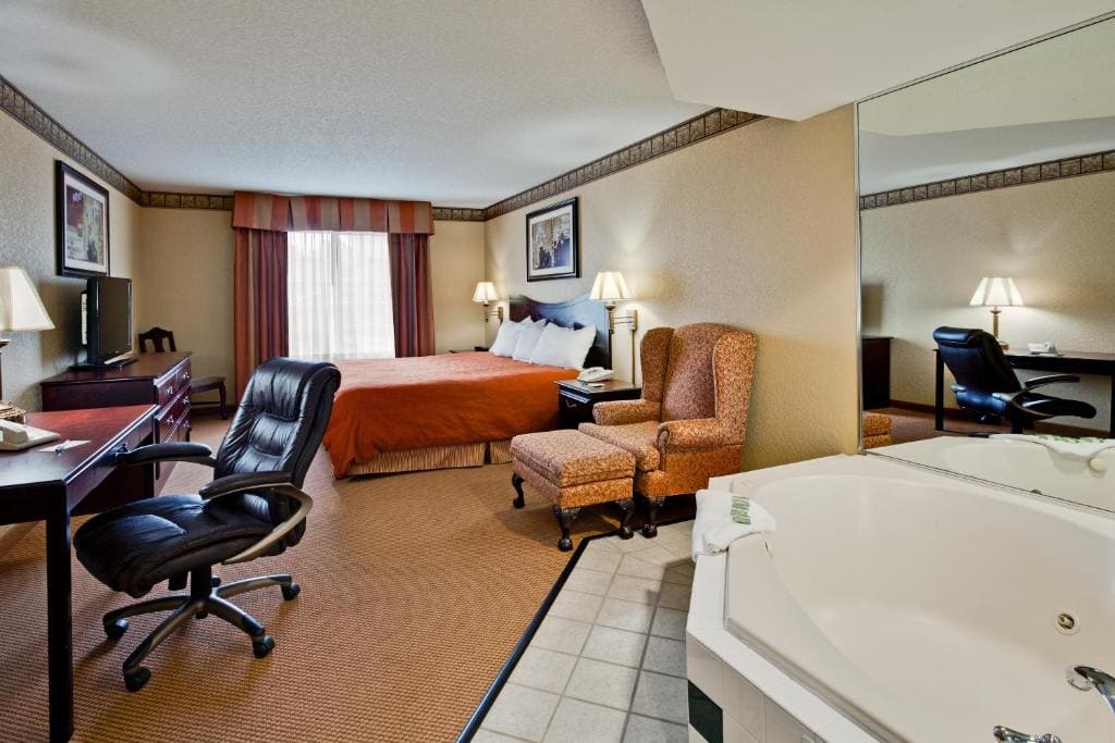 Country Inn & Suites by Radisson, Hot Springs, AR - View 2