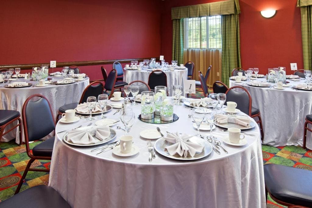 Country Inn & Suites by Radisson, Grand Rapids East, MI - View 3